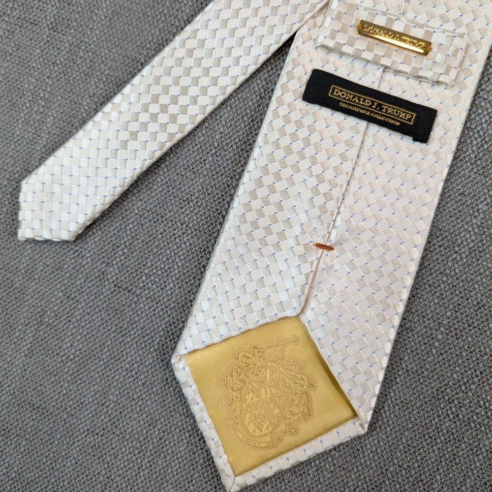 Donald J Trump Necktie Mens Cream Gold Silk Geometric Woven Signature Tie 56"